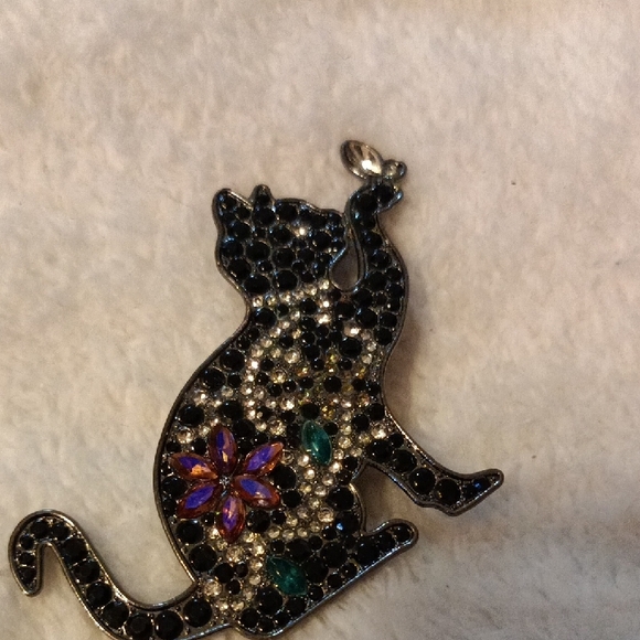 Black and Silver Cat Pendant - Picture 1 of 2